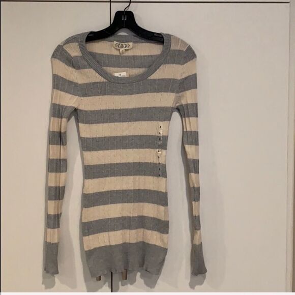 🎉Final deal 🎉Pink rose sweater 💕 - Picture 6 of 6